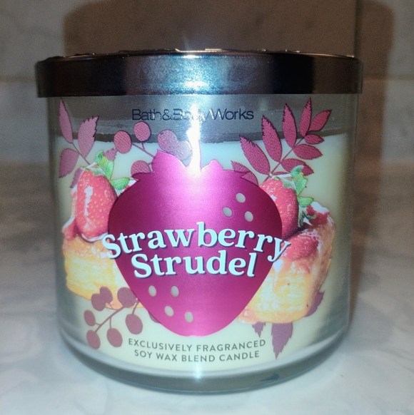 Bath & Body Works Strawberry Strudel 3 Wick Candle NWT - Picture 2 of 5